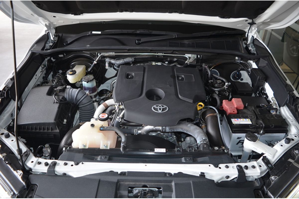 2024 Toyota Hilux SR5 48V GUN126R 4X4