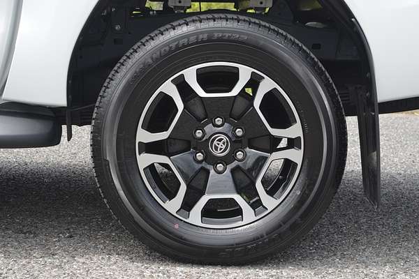 2024 Toyota Hilux SR5 48V GUN126R 4X4