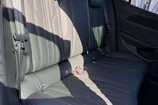 2025 Peugeot 408 GT Premium Hybrid P54