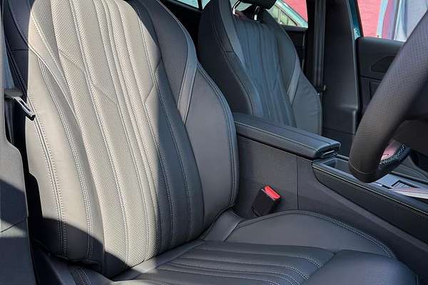 2025 Peugeot 408 GT Premium Hybrid P54