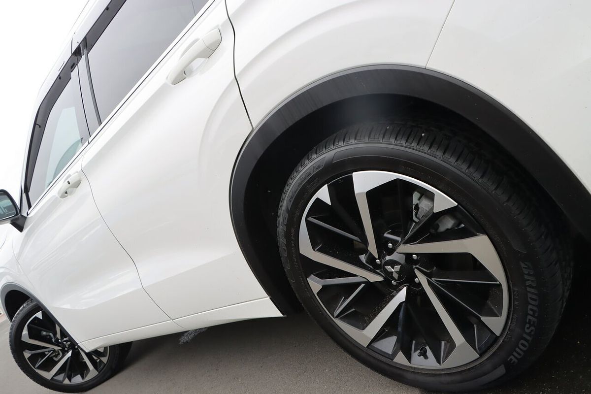 2023 Mitsubishi Outlander Exceed ZM