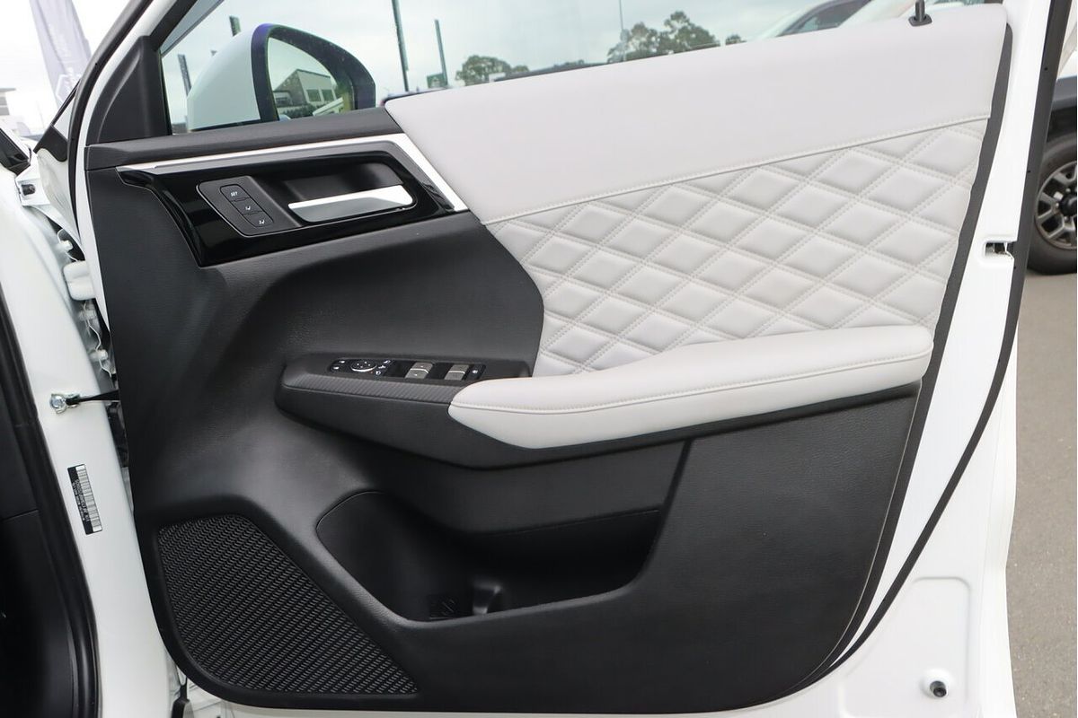 2023 Mitsubishi Outlander Exceed ZM