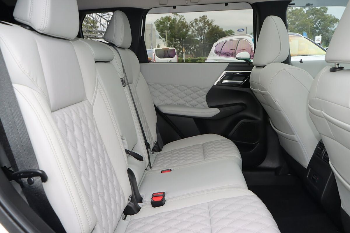 2023 Mitsubishi Outlander Exceed ZM
