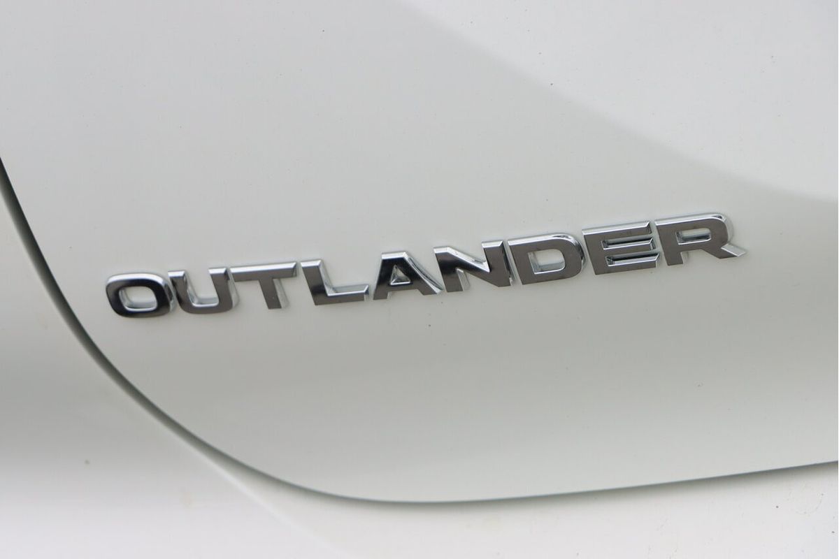 2023 Mitsubishi Outlander Exceed ZM