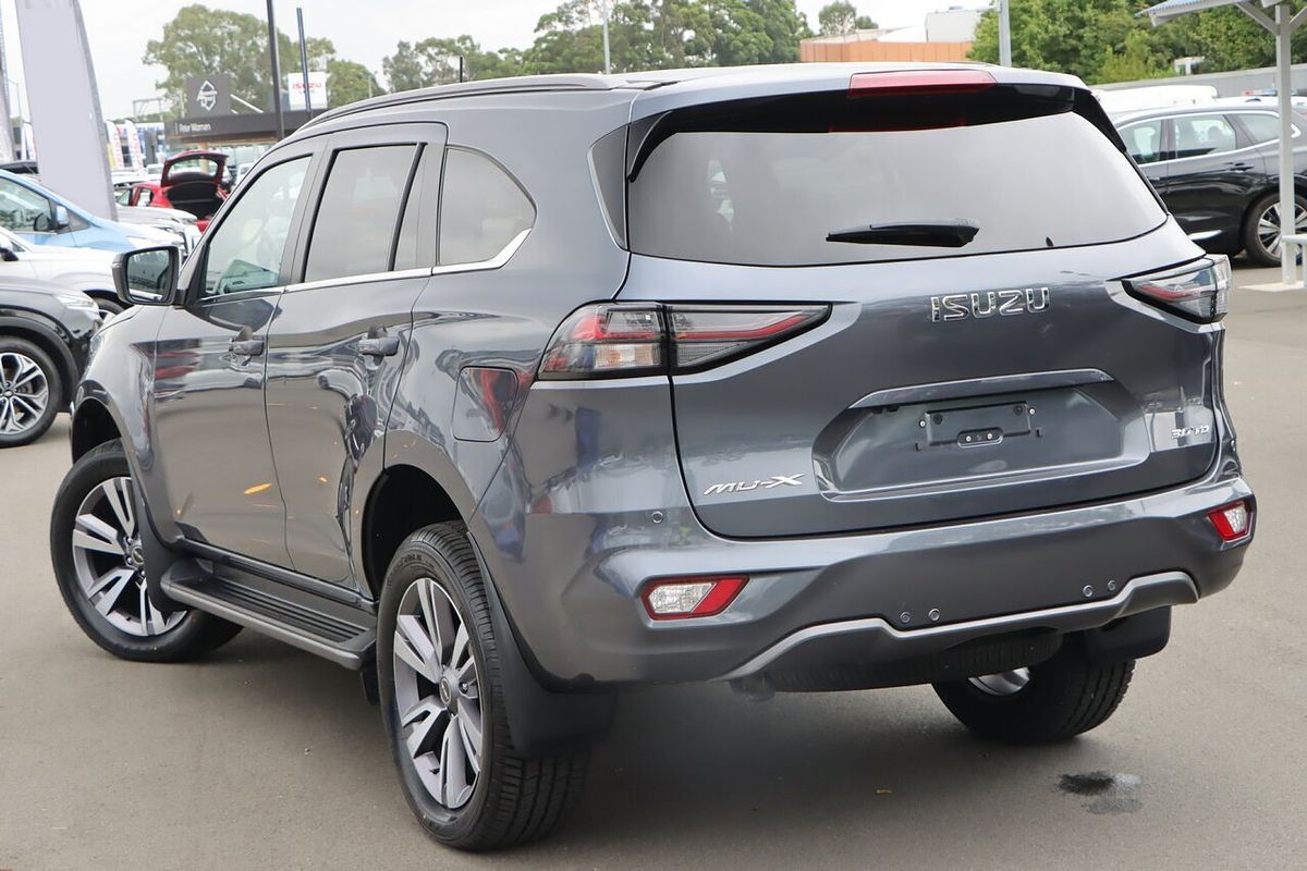 2022 Isuzu MU-X LS-T