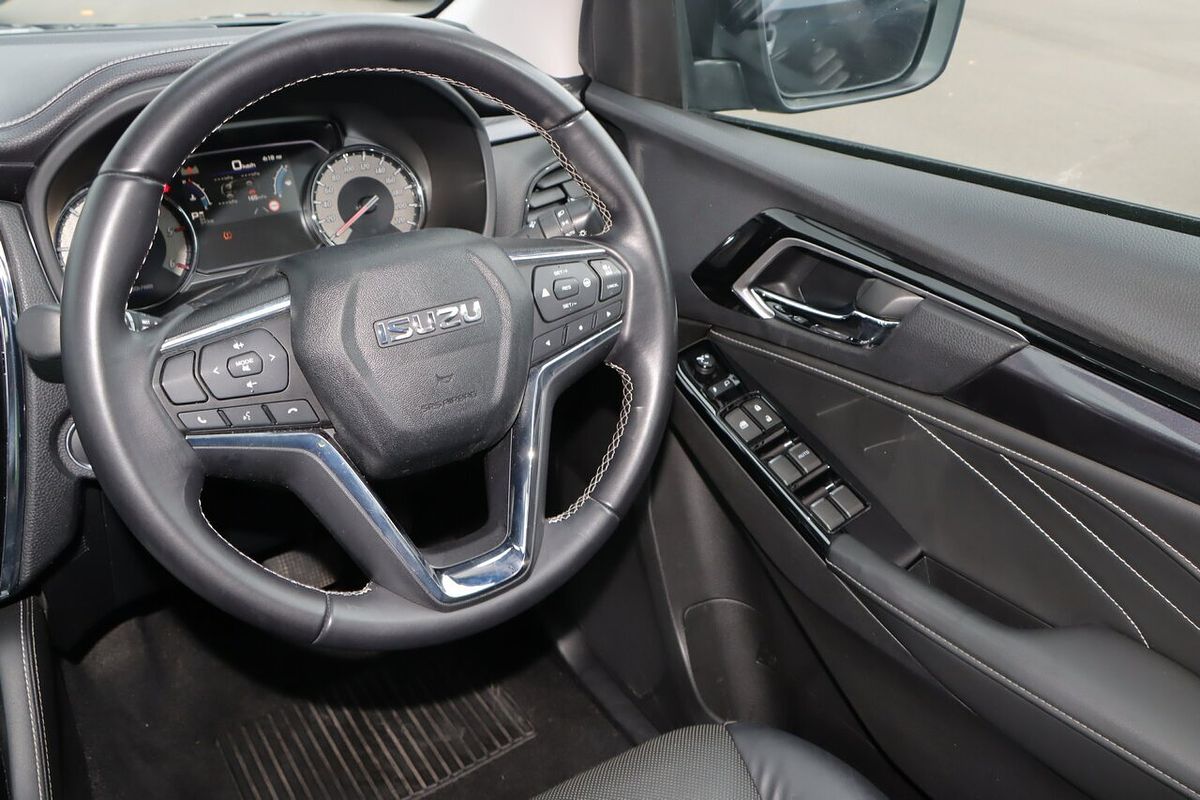2022 Isuzu MU-X LS-T