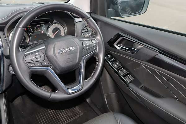 2022 Isuzu MU-X LS-T