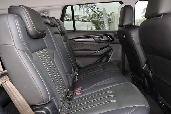 2022 Isuzu MU-X LS-T