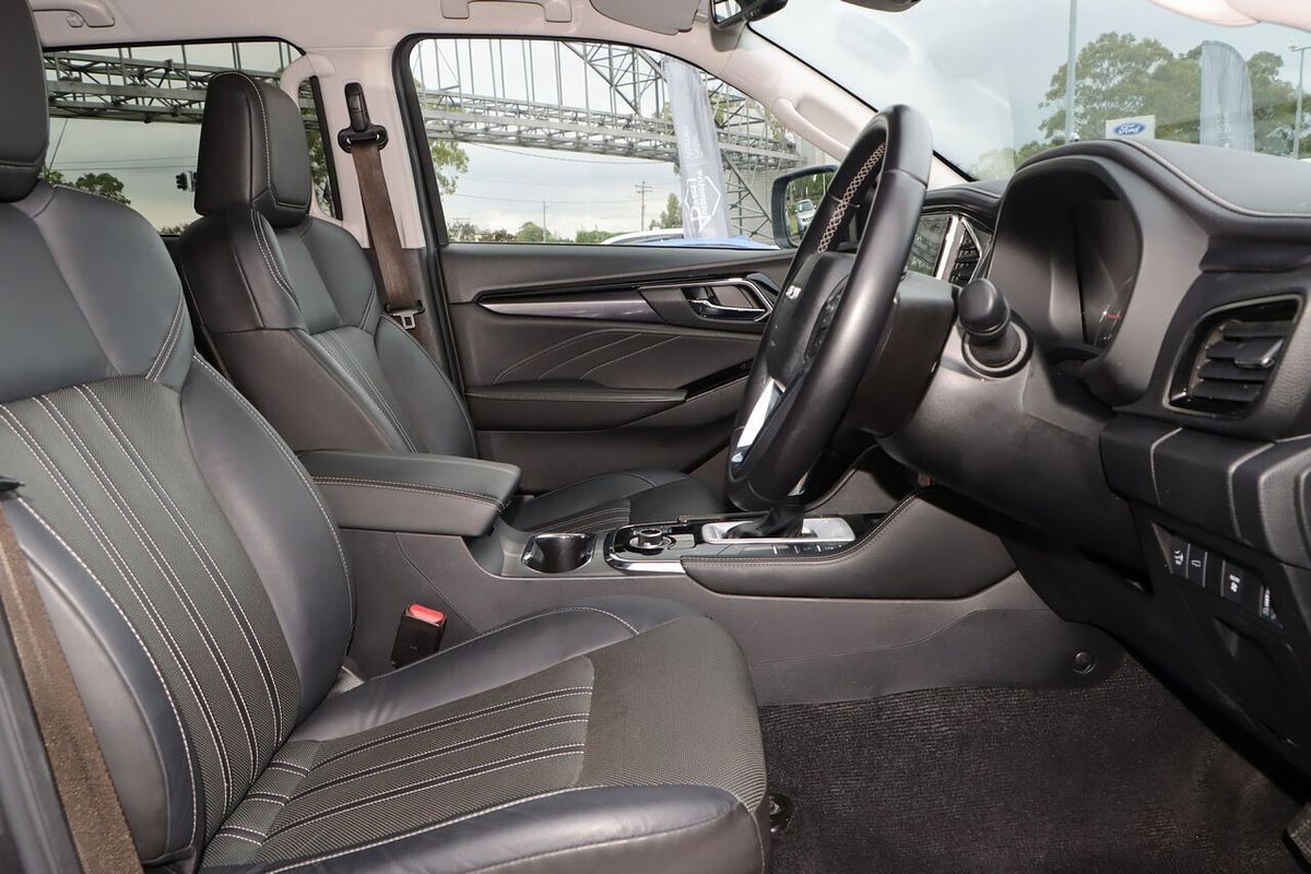 2022 Isuzu MU-X LS-T