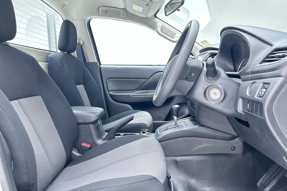 2023 Mitsubishi Triton GLX MR 4X4