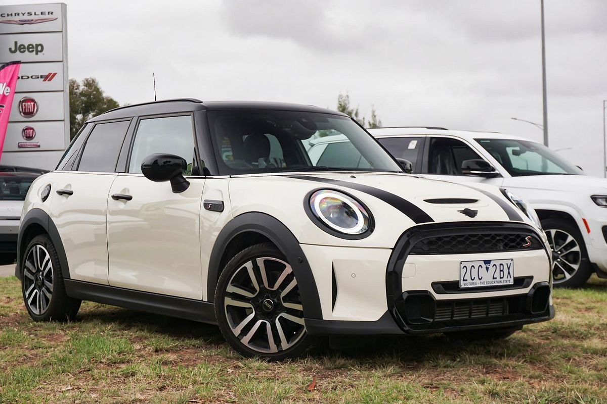 2022 MINI Hatch Cooper S MINI Yours F55 LCI-2