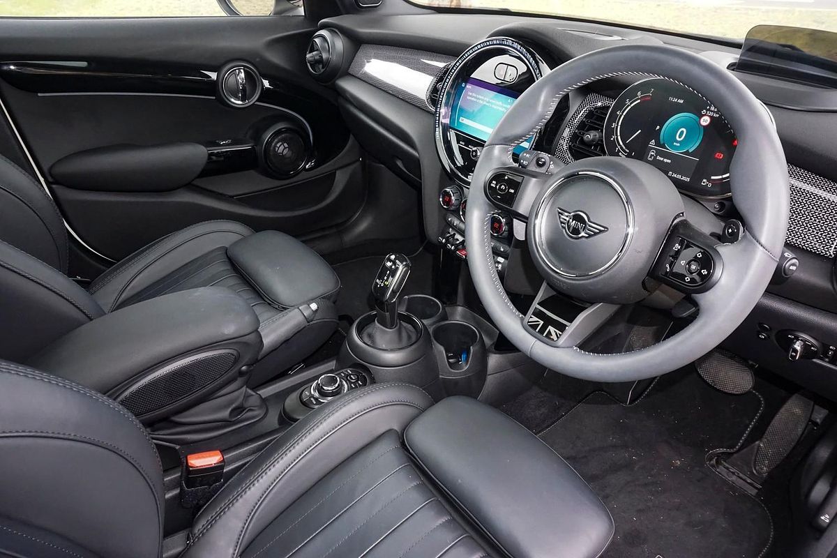 2022 MINI Hatch Cooper S MINI Yours F55 LCI-2