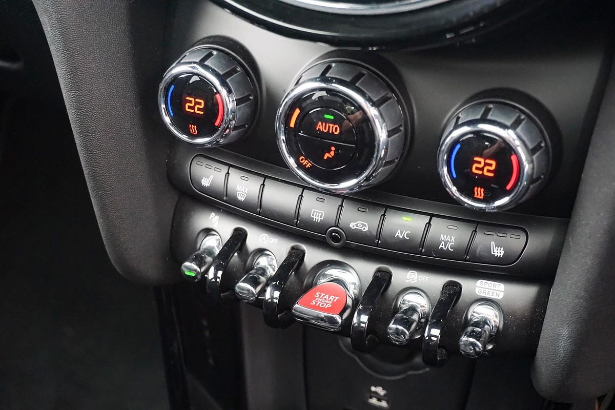2022 MINI Hatch Cooper S MINI Yours F55 LCI-2