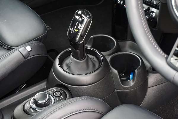 2022 MINI Hatch Cooper S MINI Yours F55 LCI-2