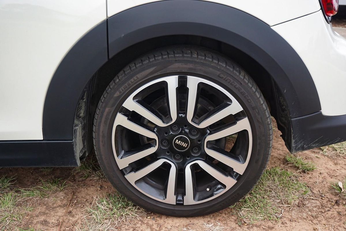 2022 MINI Hatch Cooper S MINI Yours F55 LCI-2
