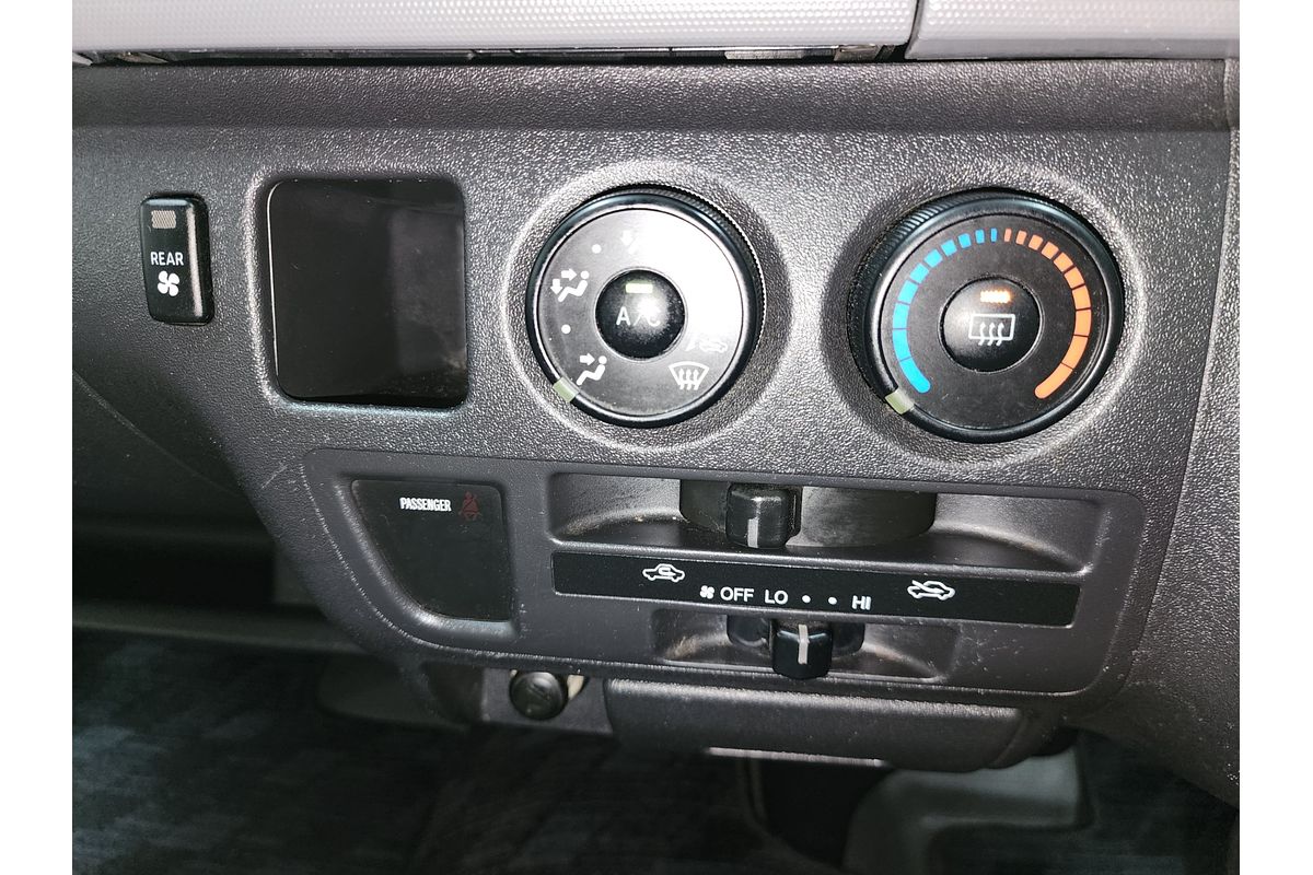 2006 Toyota Hiace Commuter TRH223R