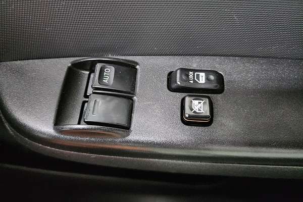 2006 Toyota Hiace Commuter TRH223R