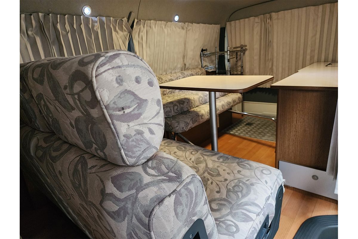 2006 Toyota Hiace Commuter TRH223R