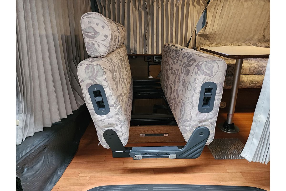 2006 Toyota Hiace Commuter TRH223R