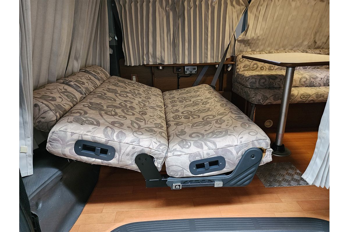 2006 Toyota Hiace Commuter TRH223R