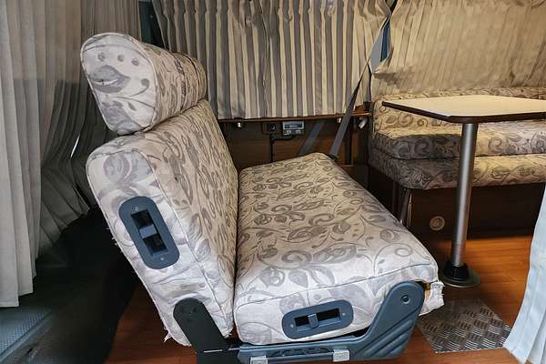 2006 Toyota Hiace Commuter TRH223R
