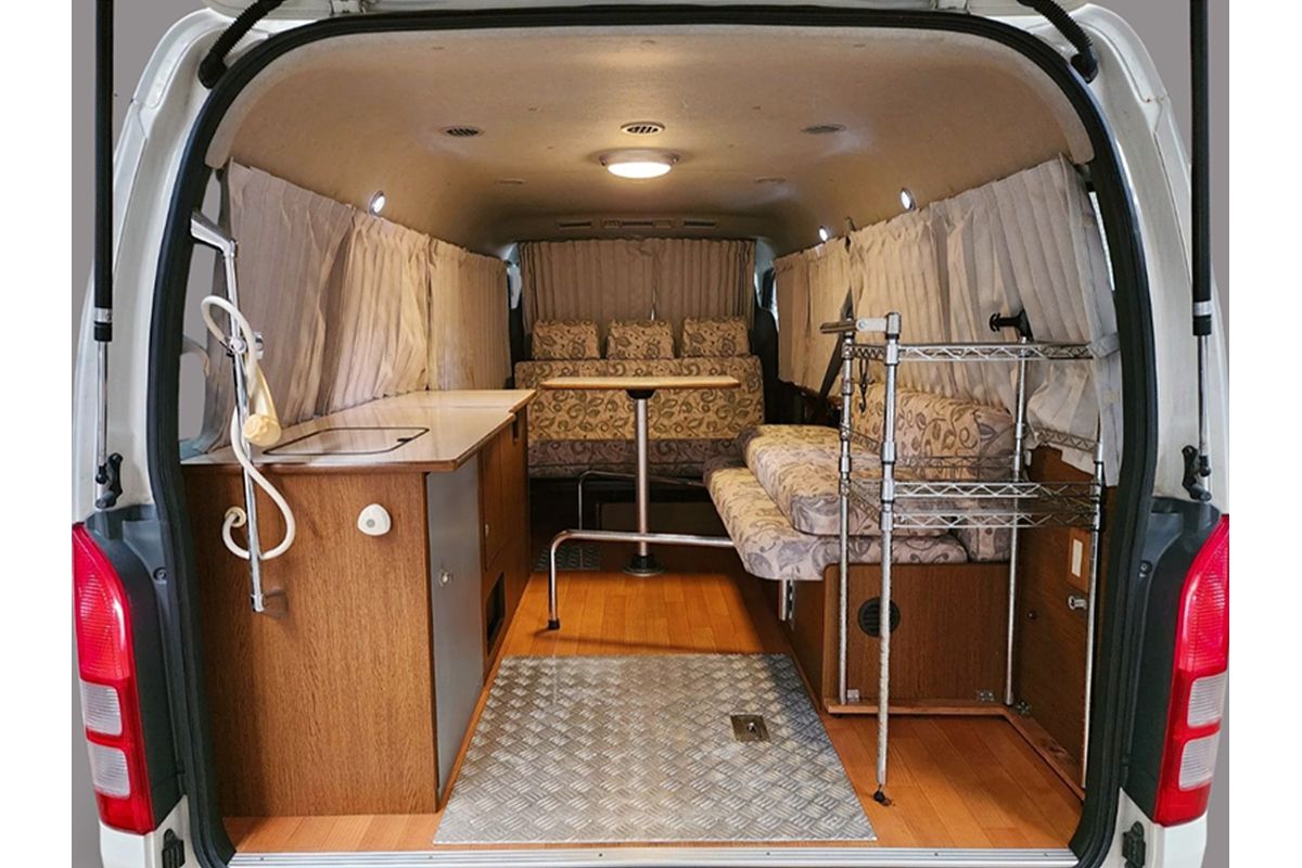 2006 Toyota Hiace Commuter TRH223R
