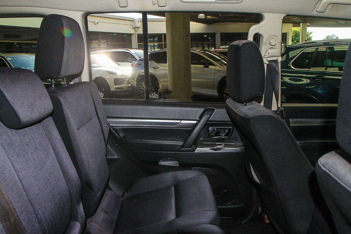 2017 Mitsubishi Pajero GLX NX