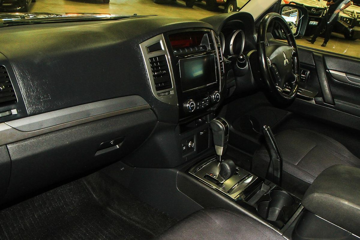 2017 Mitsubishi Pajero GLX NX