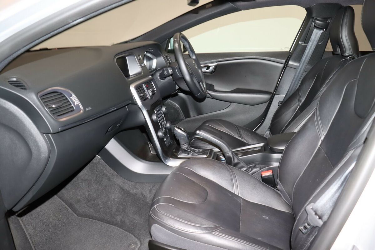 2016 Volvo V40 T3 Momentum