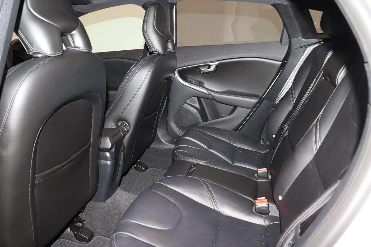 2016 Volvo V40 T3 Momentum