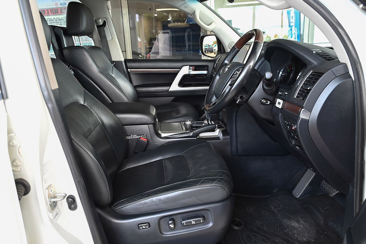 2016 Toyota Landcruiser Sahara VDJ200R