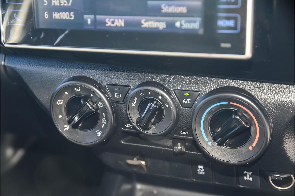 2017 Toyota Hilux SR GUN126R 4X4