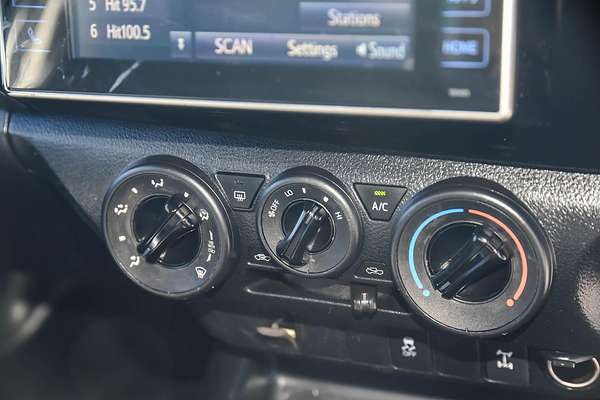 2017 Toyota Hilux SR GUN126R 4X4