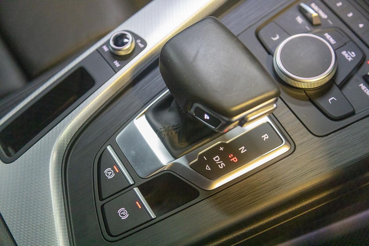 2019 Audi A4 40 TFSI S line B9