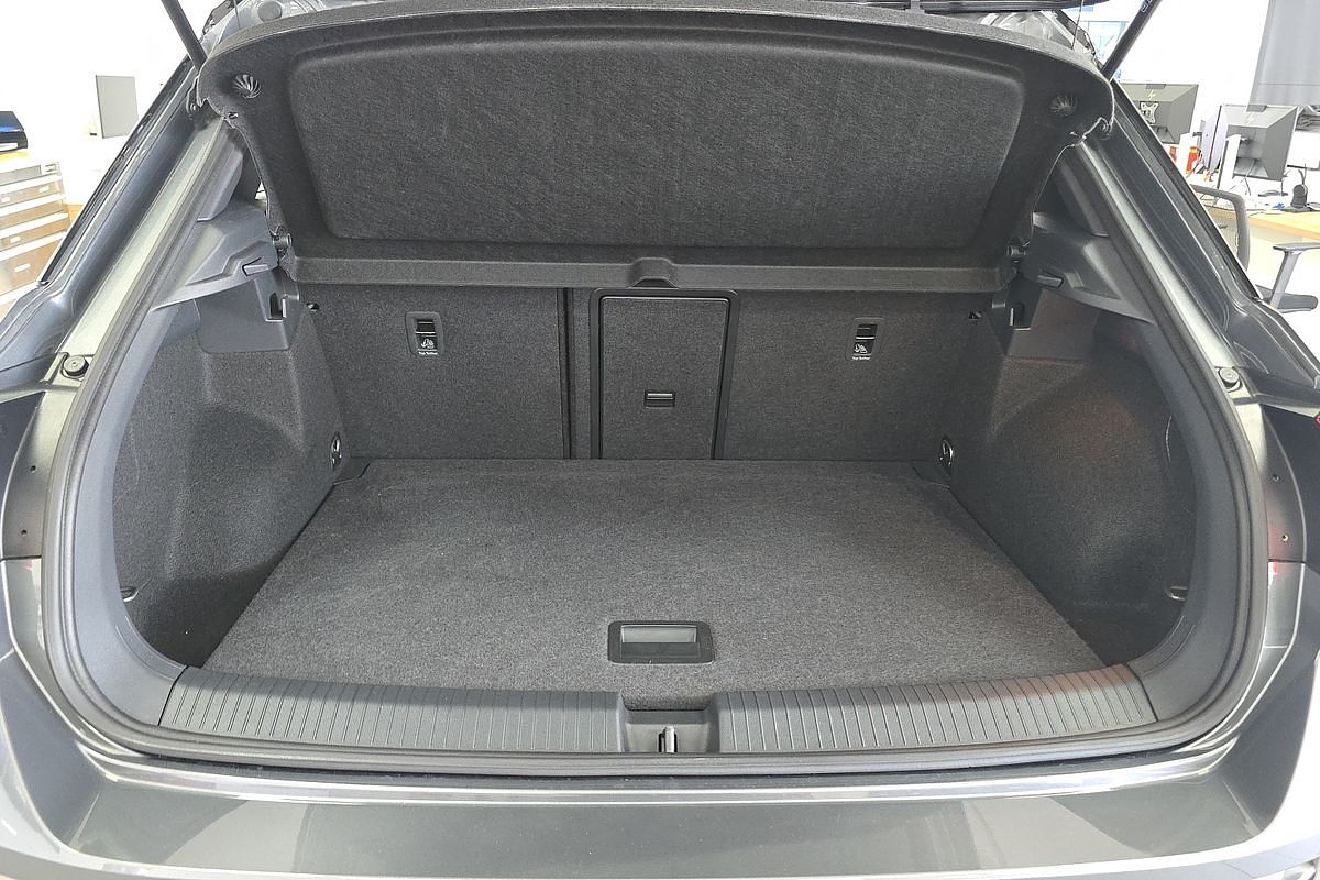 2023 Volkswagen T-Roc 140TSI R-Line D11