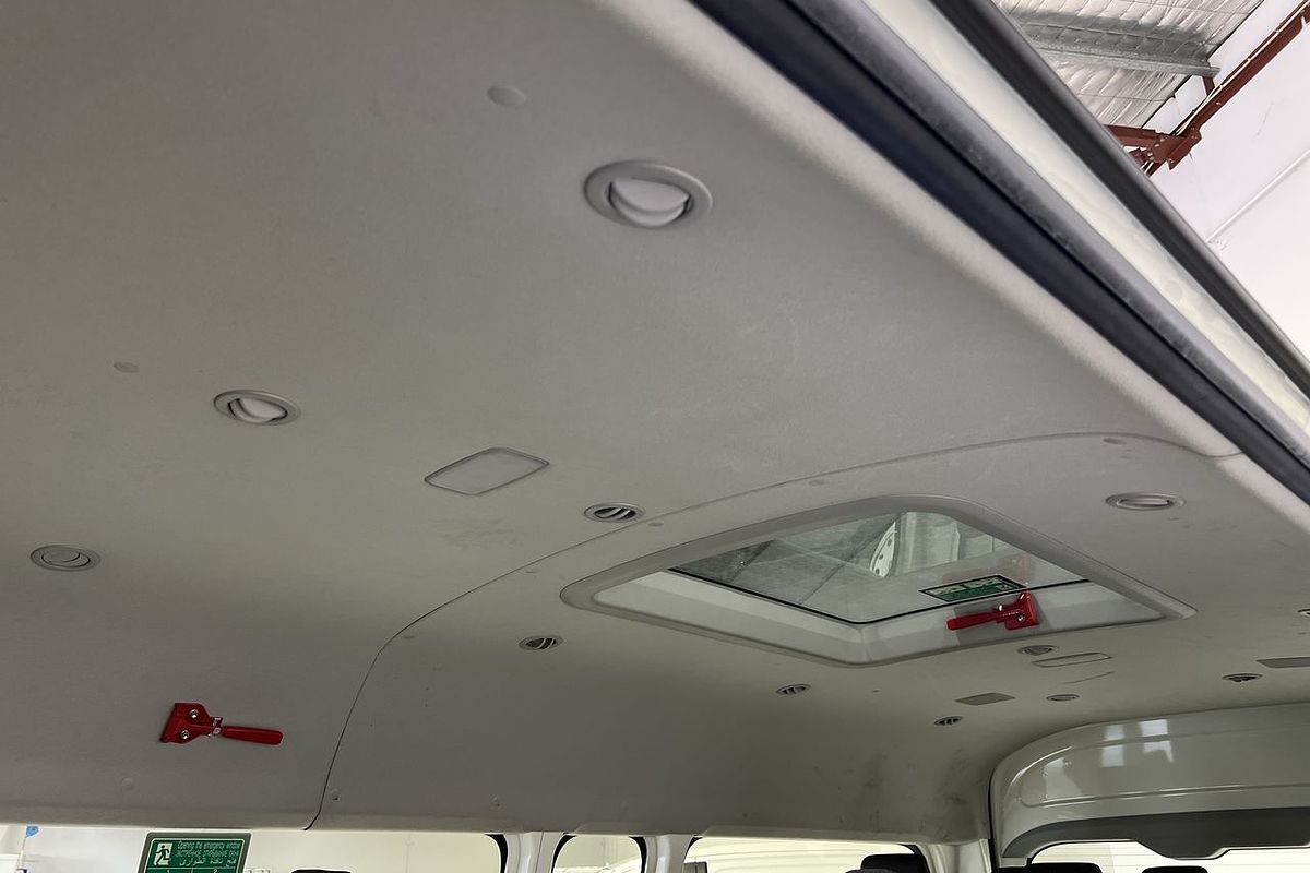 2022 Toyota Hiace Commuter GDH322R