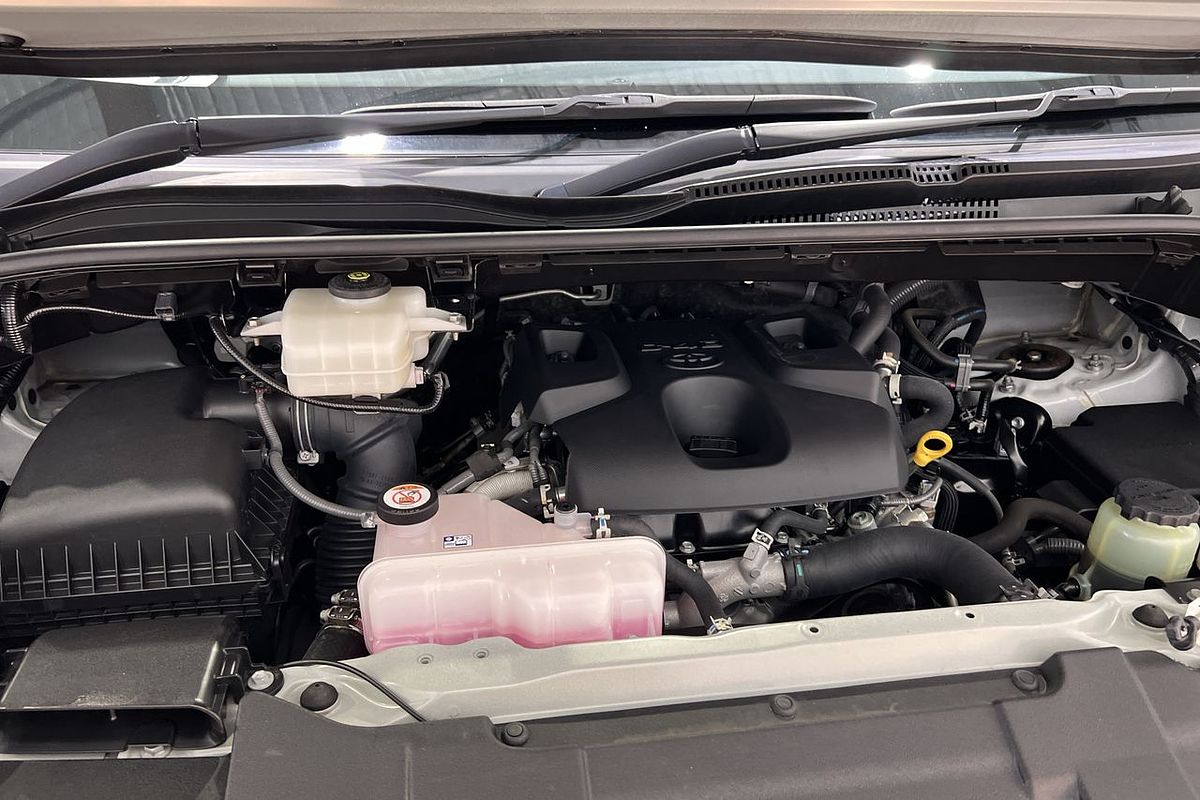 2022 Toyota Hiace Commuter GDH322R