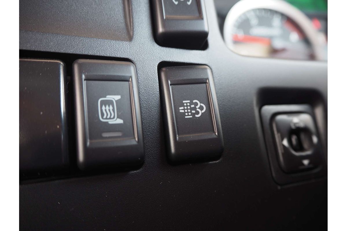 2025 Isuzu NLR 45-150 AMT MWB Traypack NO ADBLUE  4x2