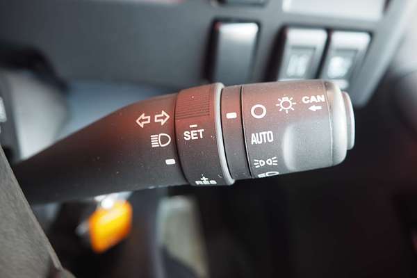 2025 Isuzu NLR 45-150 AMT MWB Traypack NO ADBLUE  4x2