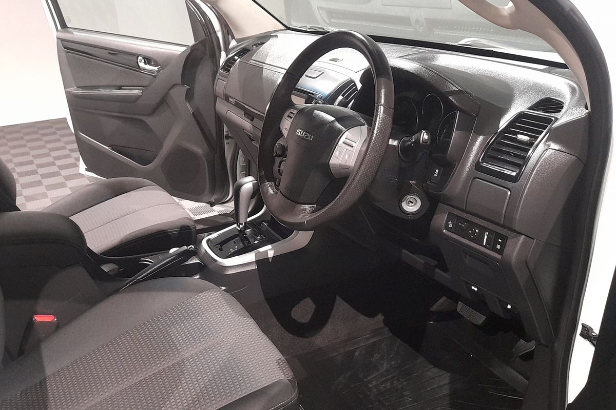 2020 Isuzu MU-X LS-M