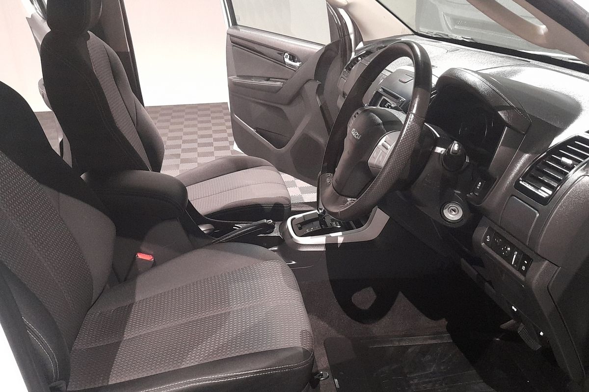 2020 Isuzu MU-X LS-M