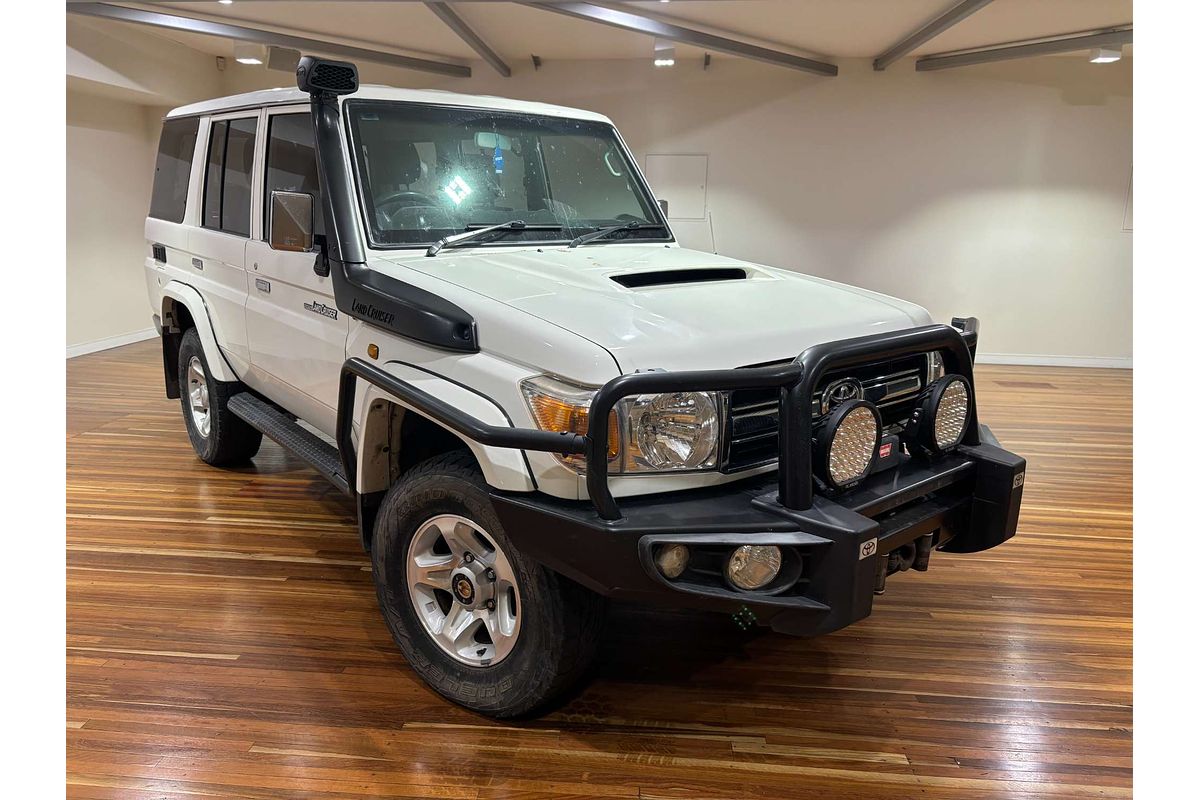 2014 Toyota Landcruiser GXL VDJ76R