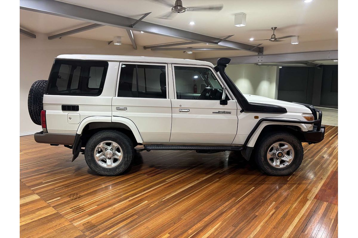 2014 Toyota Landcruiser GXL VDJ76R