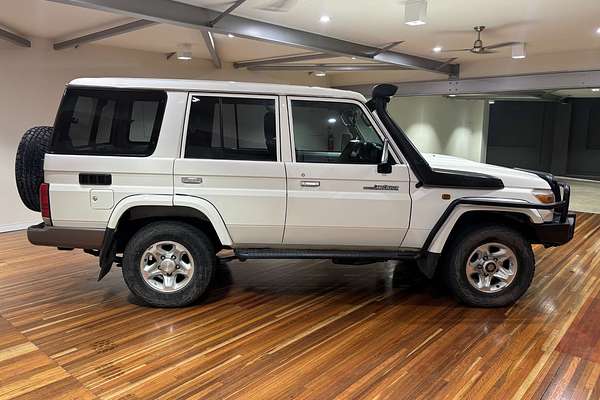 2014 Toyota Landcruiser GXL VDJ76R