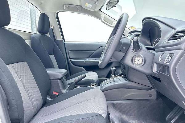 2023 Mitsubishi Triton GLX MR 4X4