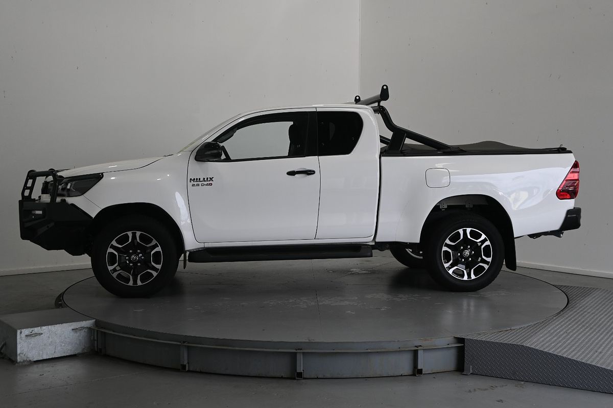 2024 Toyota Hilux SR5 GUN126R 4X4