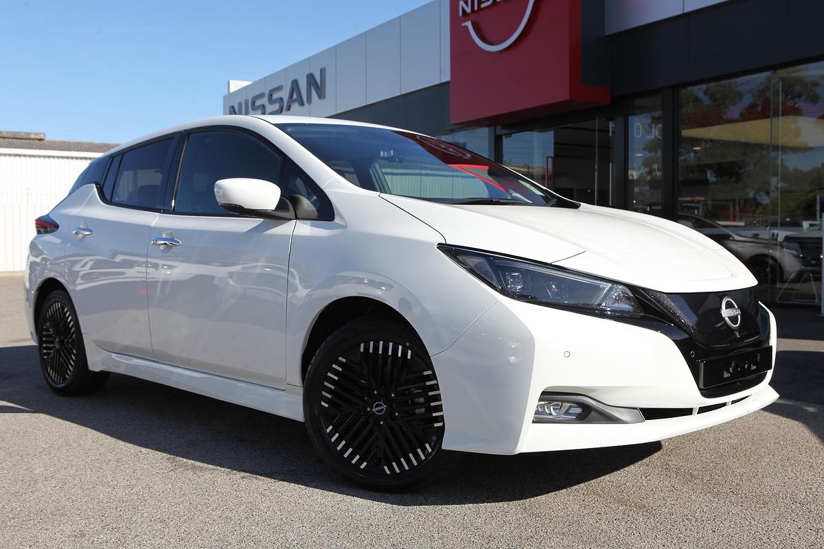 2023 Nissan LEAF ZE1