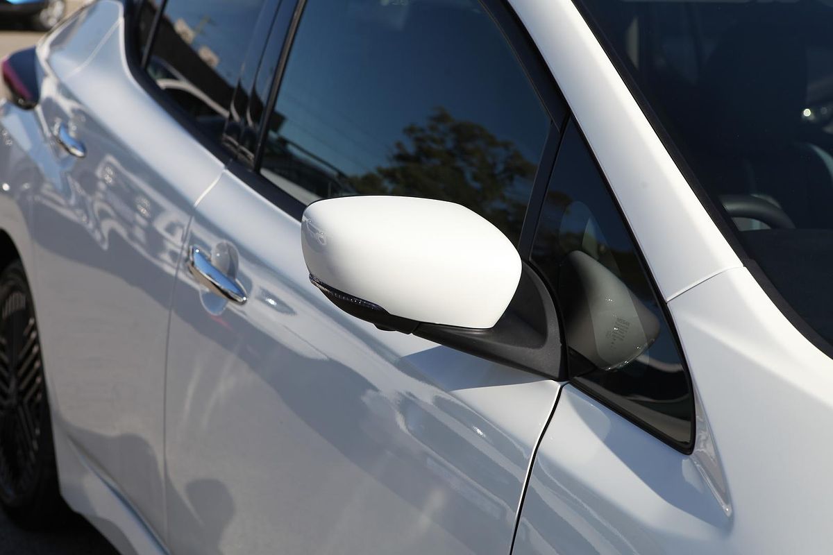 2023 Nissan LEAF ZE1