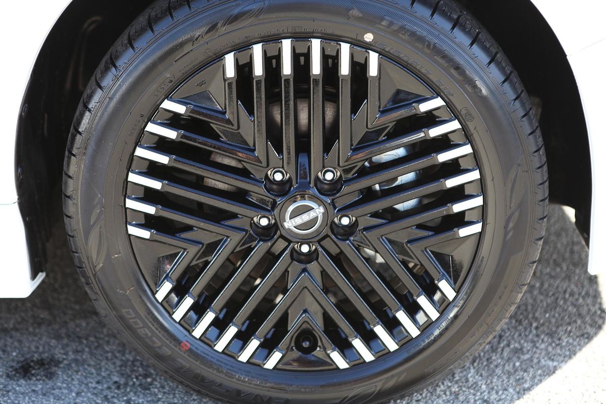 2023 Nissan LEAF ZE1