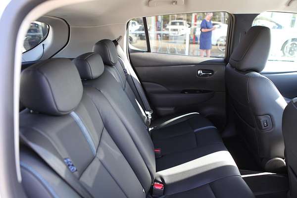 2023 Nissan LEAF ZE1